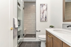 35-Guest-Suite-Bathroom